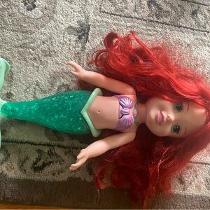 15 inch Bilingual Disney
singing Ariel